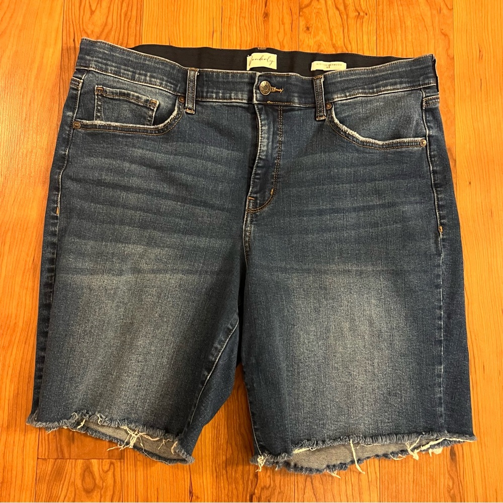 Wonderly 16R Mid-Rise Bermuda Cut Off Shorts, EUC